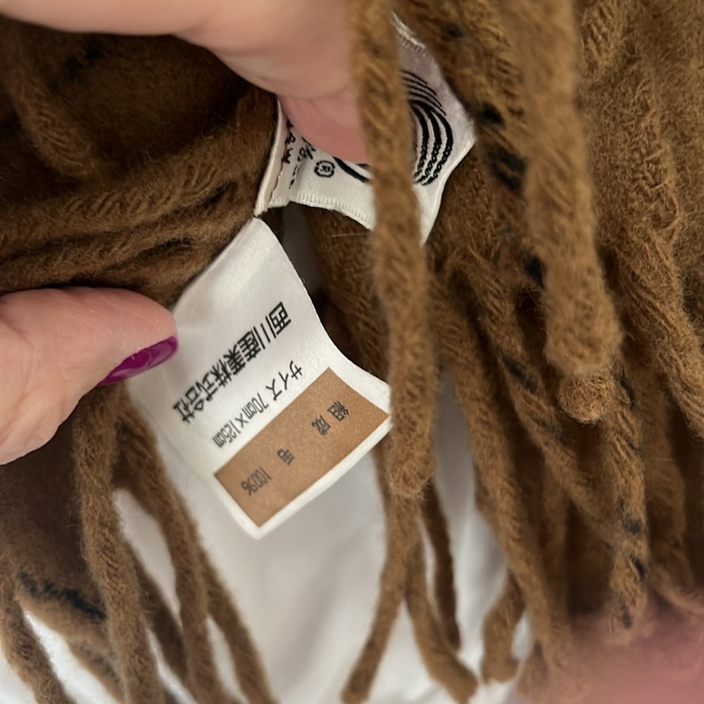 Burberrys Vintage Shawl Scarf - Picture 5 of 6